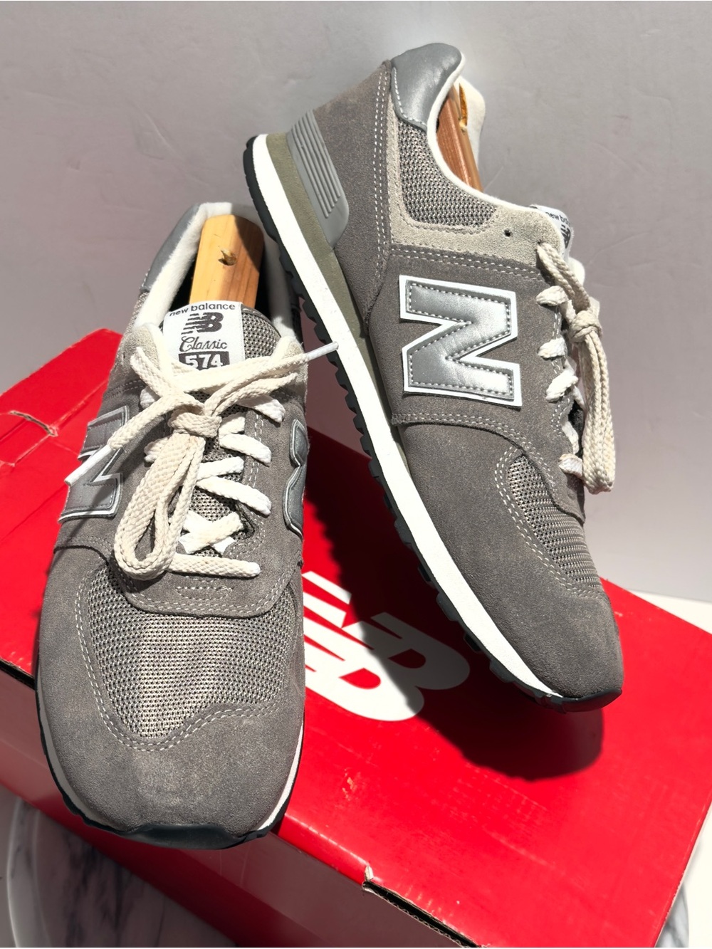 New Balance Mens 7 Women’s 9 Grey Beige 574 Core Classic Suede Running Shoes